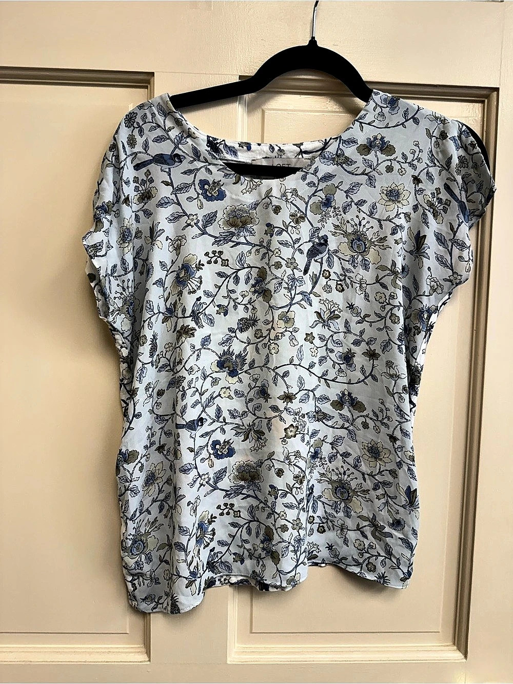 LOFT Floral Short Sleeve Blouse in White & Blue Size XS